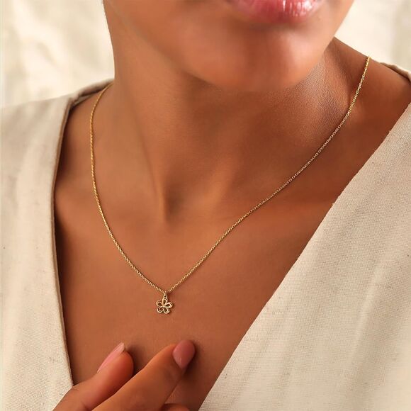 Daisy Necklace, Gold Flower Charm Necklace, Everyday Dainty Flower Pendant Gift - Picture 2 of 4